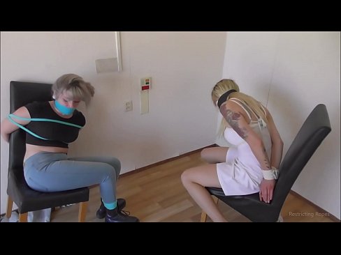 ❤️ Bağımlı / bağlı ve ağzı tıkalı / sıkıntı içinde küçük hanım Porno tr.kutjeporno.ru